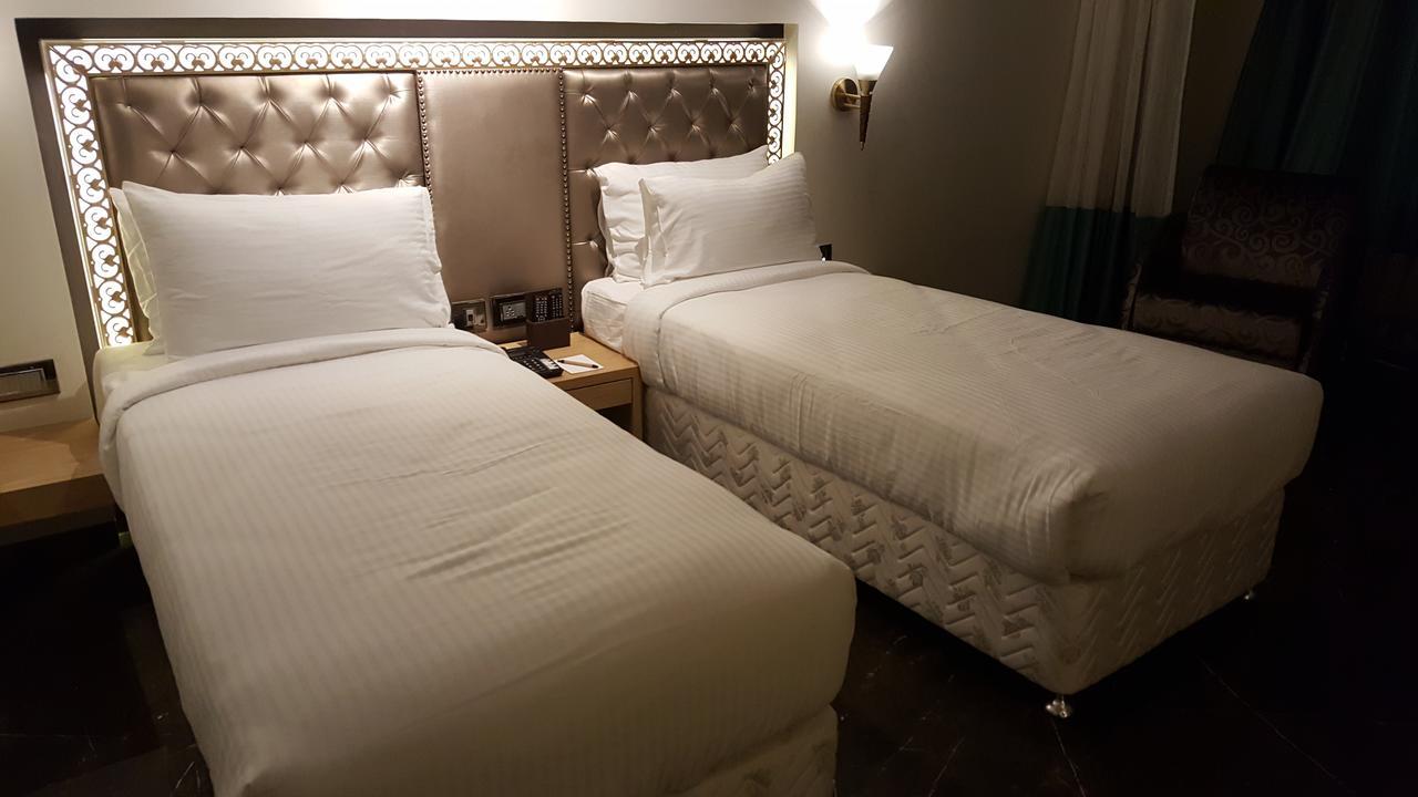 Executive Twin Room 10% discount on Food and Beverage